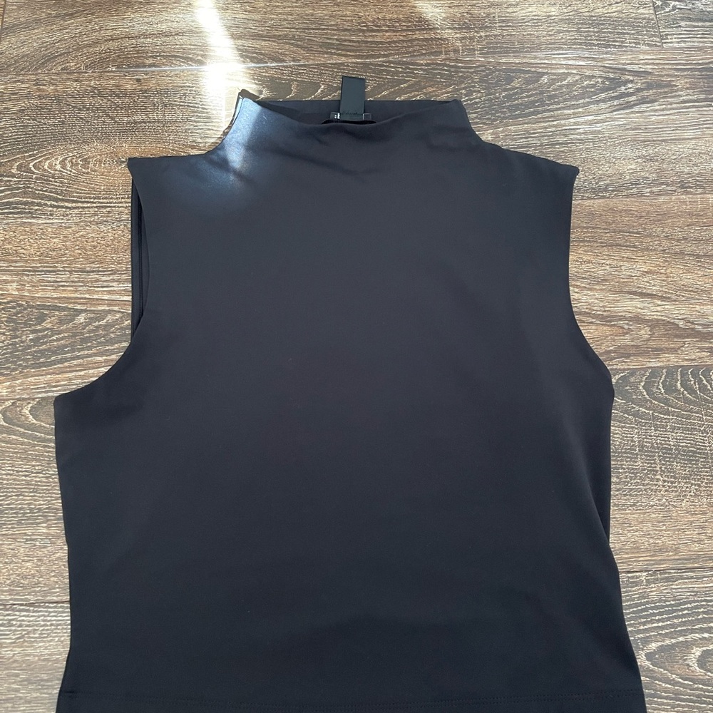 Express body contour mock neck tank Large